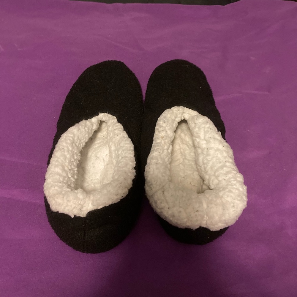 Women’s slippers size small
